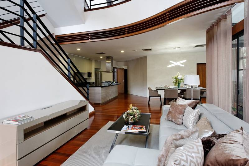 Pet friendly 4 bedroom rent near Sky train near park Sukhumvit area