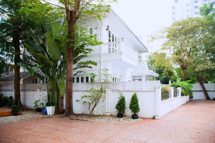 Luxury Colonial style house 4 Bedroom for rent Sukhumvit Bangkok
