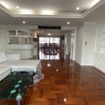 Pet friendly apartment near BTS Promphong and Asok