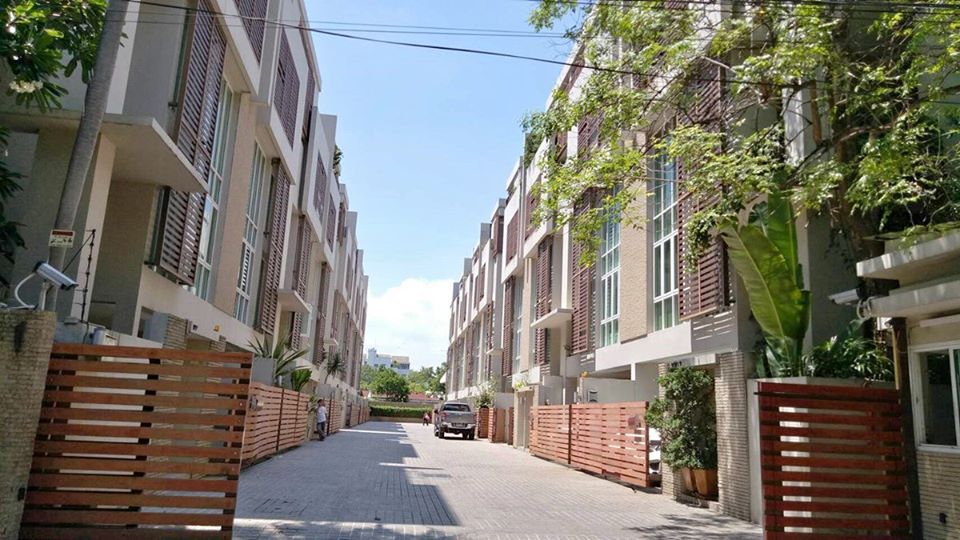 Townhome sale 4 Bedroom Rent Ekkamai
