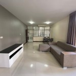 House for rent with garden 3 Bedroom Promphong Thonglor 