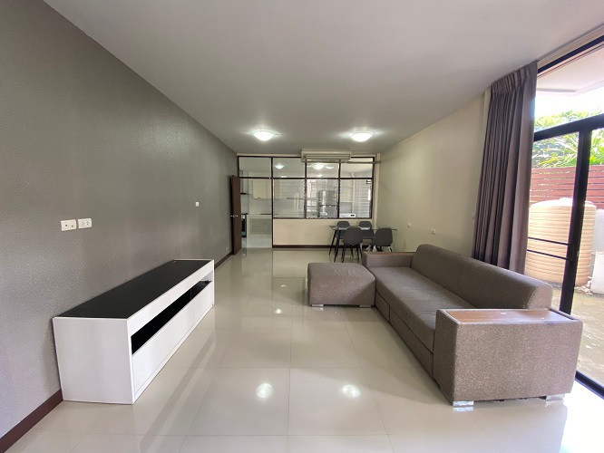 House for rent with garden 3 Bedroom Promphong Thonglor 