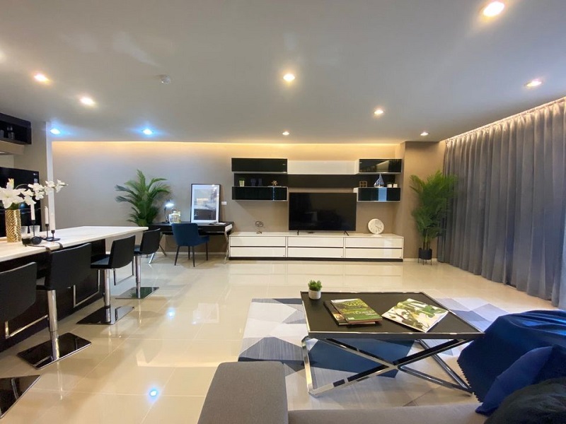 Luxury Fully Furniture 2 Bedroom Condo Rent Near BTS Ploenchit