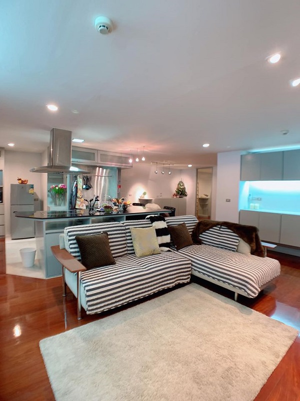 Fully Furniture Appliance 1 Bedroom Condo Rent Silom Near BTS Saladaeng