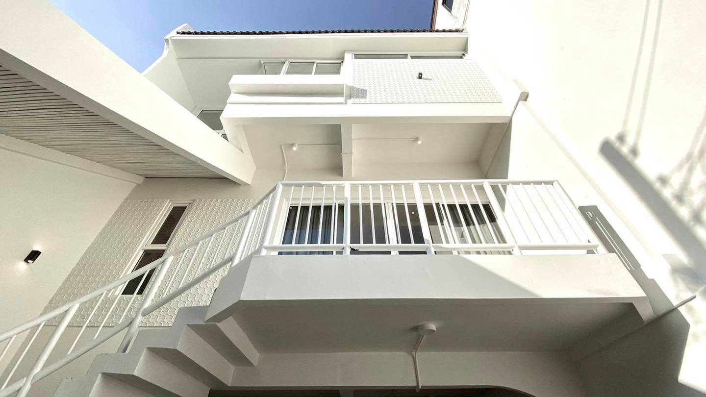 Townhome 4 Bedroom Condo Rent Sukhumvit Phrakhanong