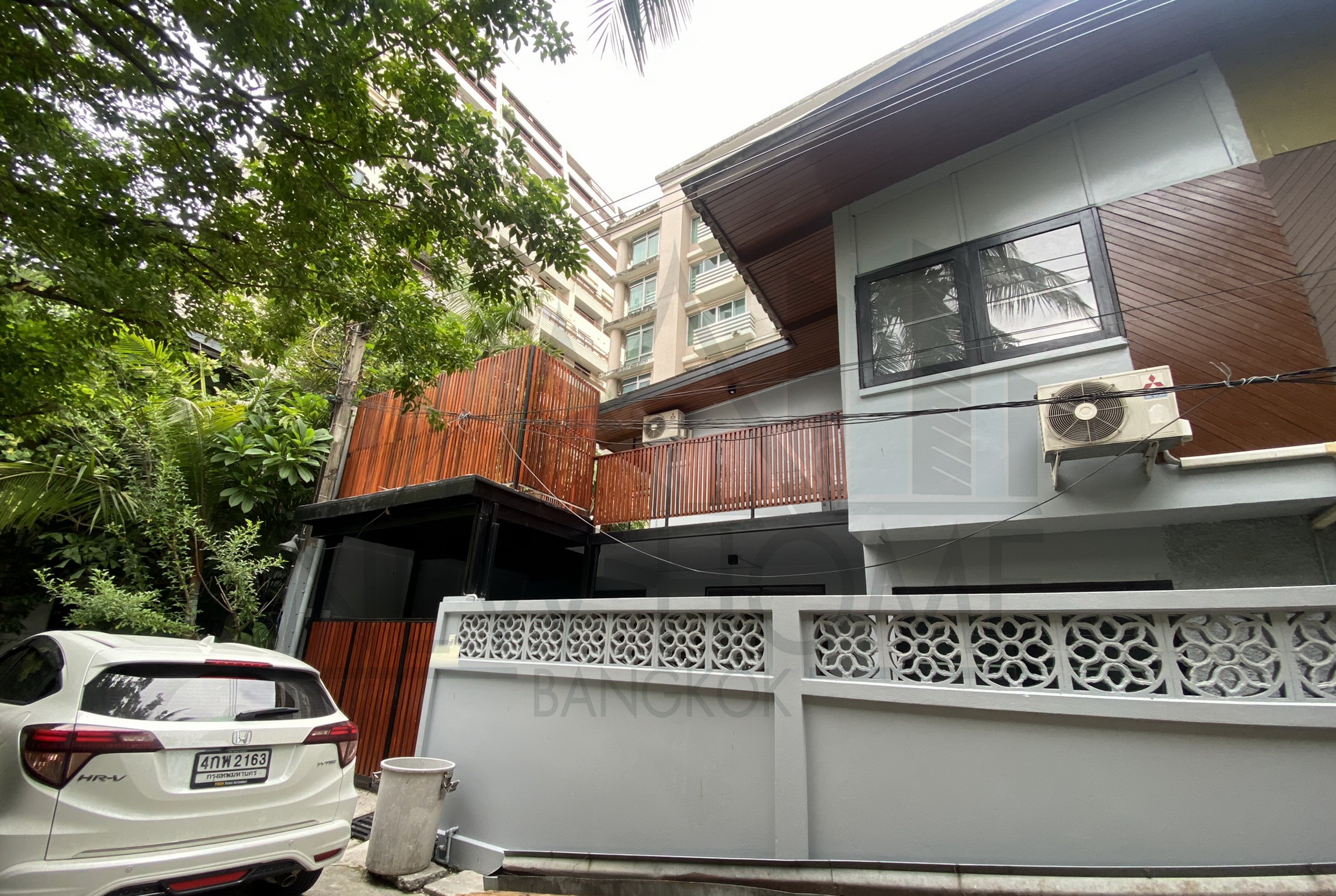 Pet friendly townhouse for rent 3 bedroom ploenchit