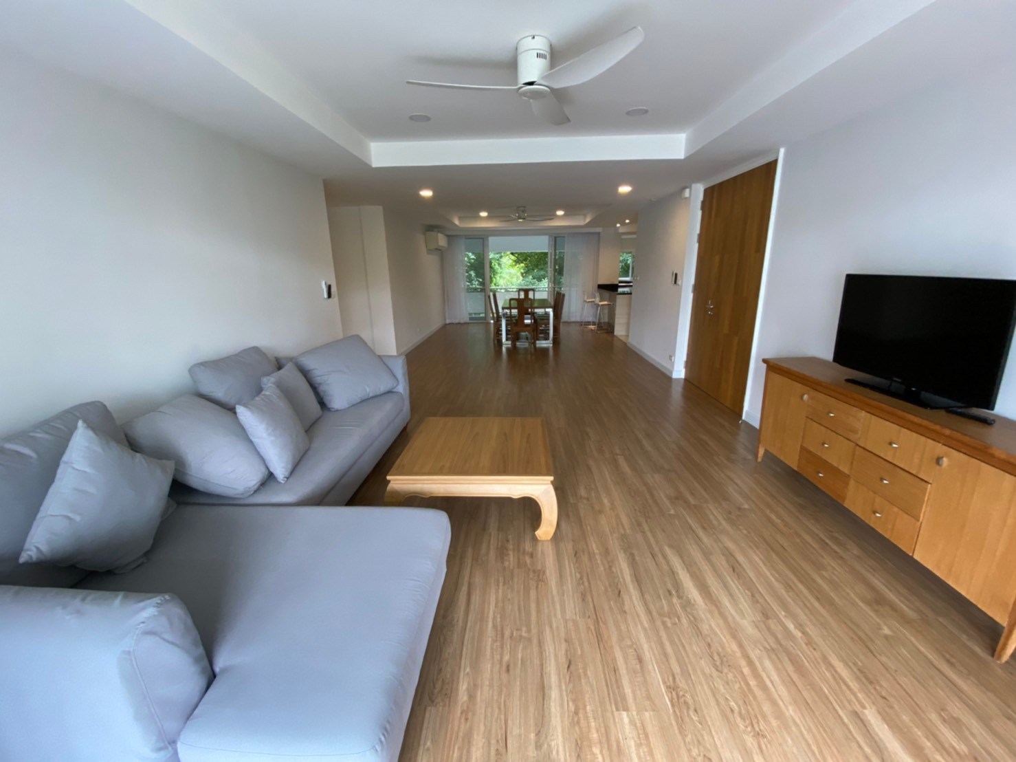 Nice renovated apartment in private compound low rise building in Nanglingee Rd.