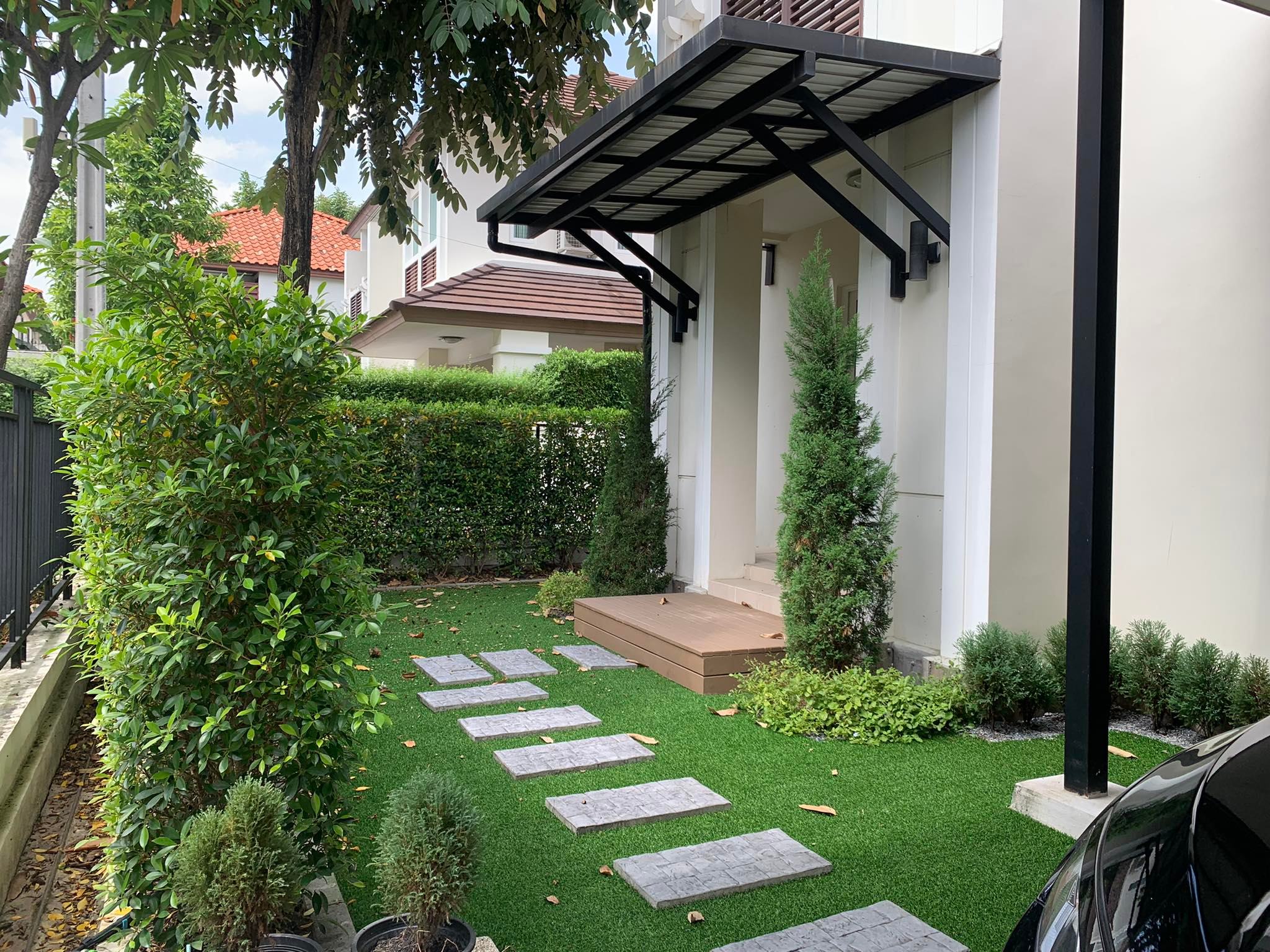 Newly Renovated 2 storey Single house for sale at Onnut-Wongwan