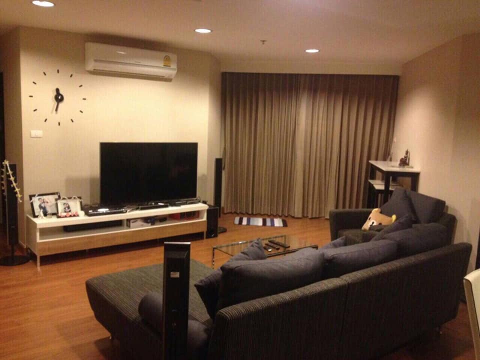Pool View For rent 3 beds Near MRT Rama9