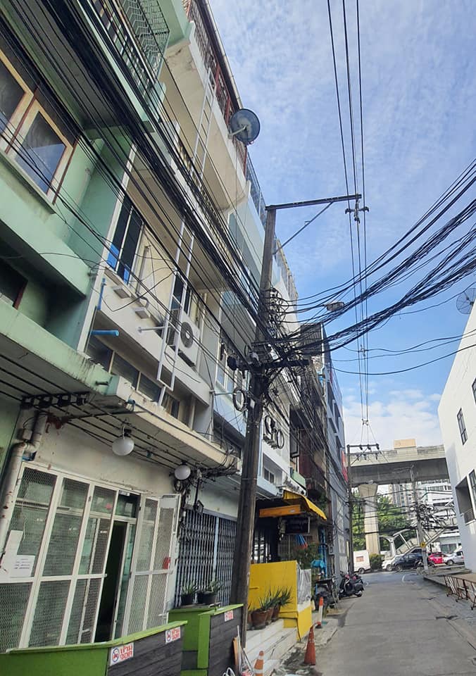 Building 5 Storey for Rent 30 m from BTS Bangchak