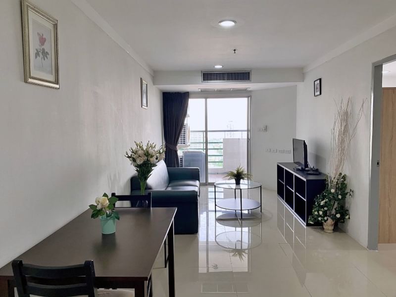 Modern Style 2 Bedroom Condo Rent Phromphong