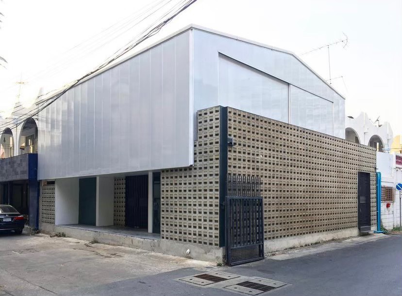 Pet Firendly House 2 Storey For Rent Non-Furniture in Soi Ekkamai