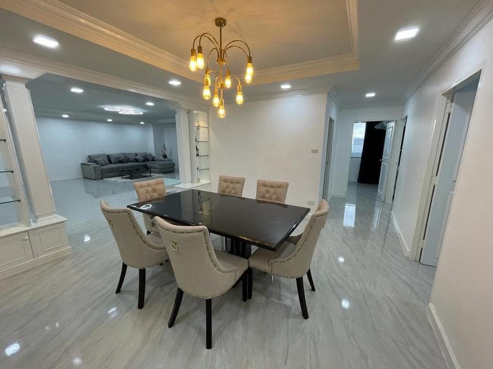 Modern Newly Renovated 3 Bedroom Condo Rent Phromphong