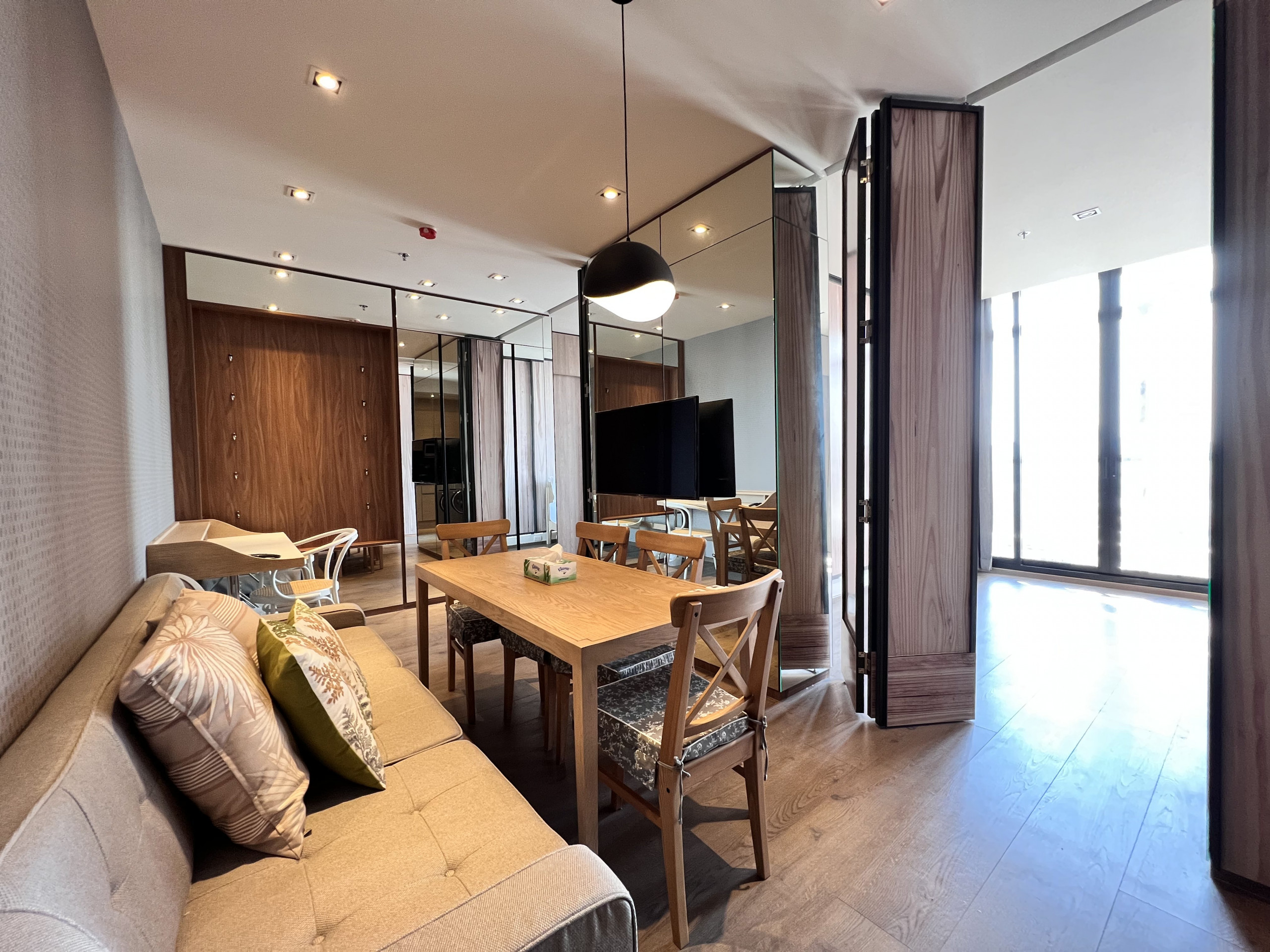Luxury 2 Bedroom Condo Rent Phromphong