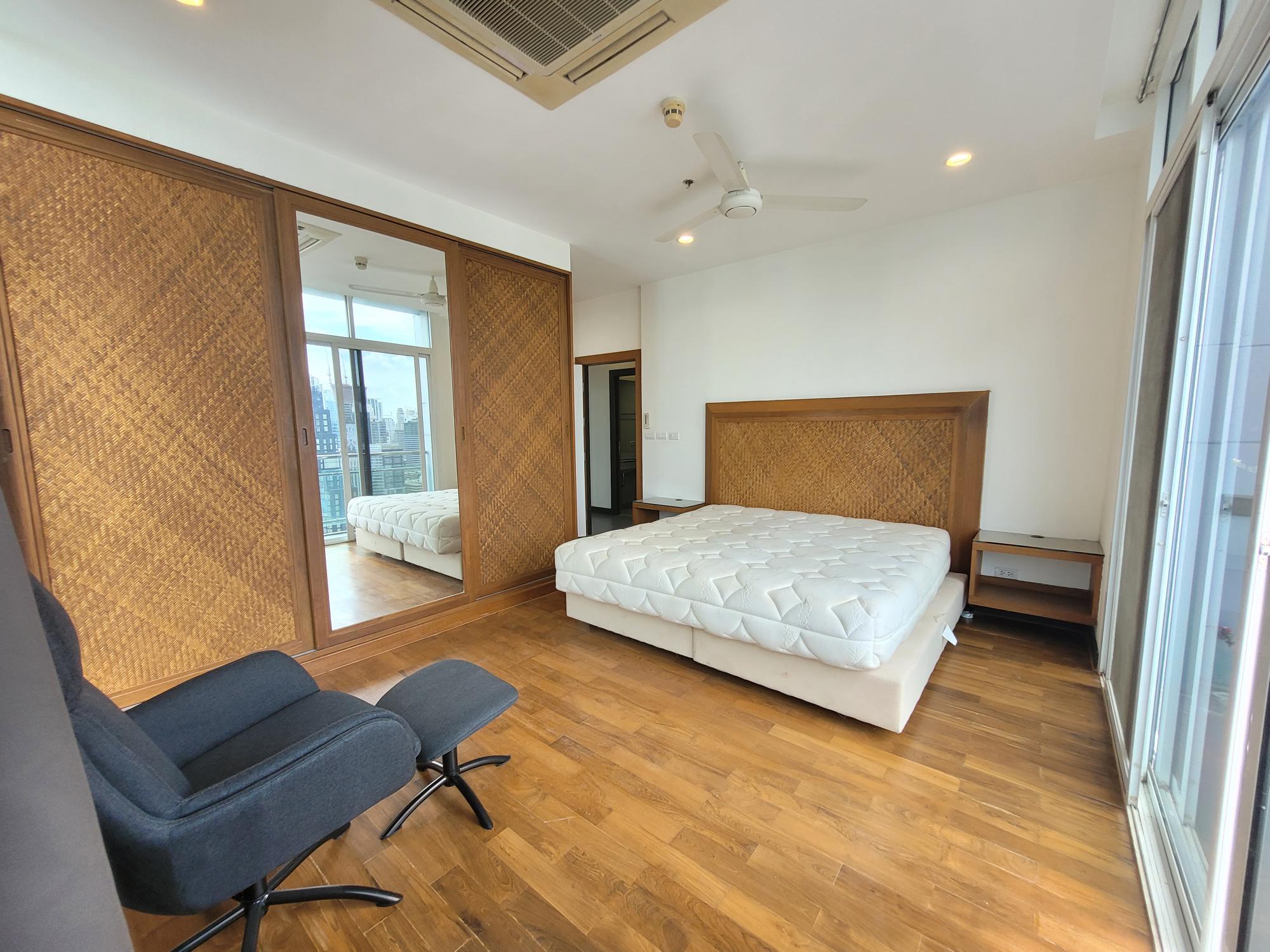 Luxury 4 Bedroom Condo Rent / Sale Asoke