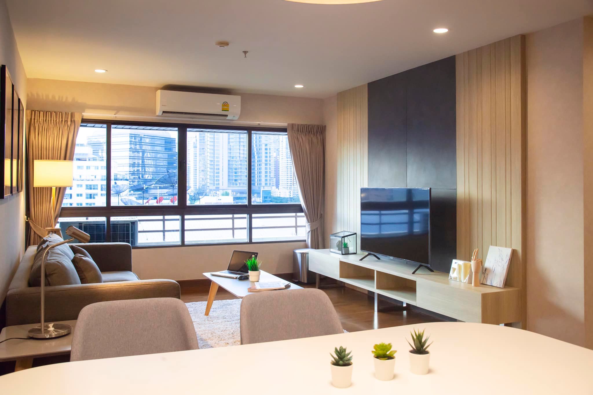 Newly Renovated 2 Bedroom Condo Rent Ploenchit