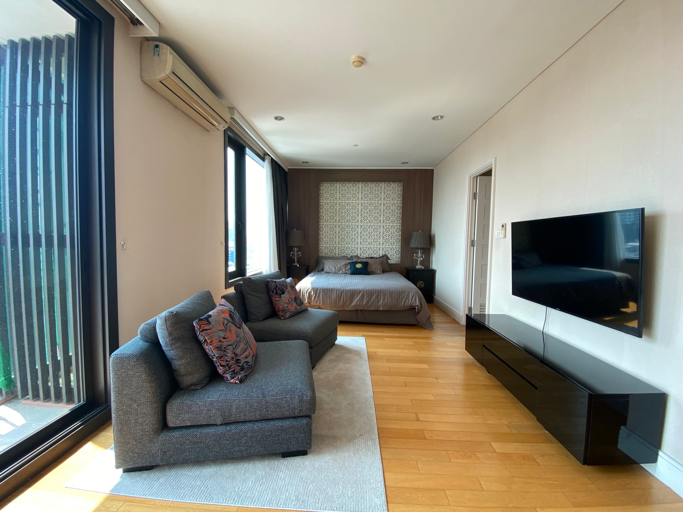 Nice View Corner unit 3 bedroom Condo Rent / Sale Sukhumvit 22