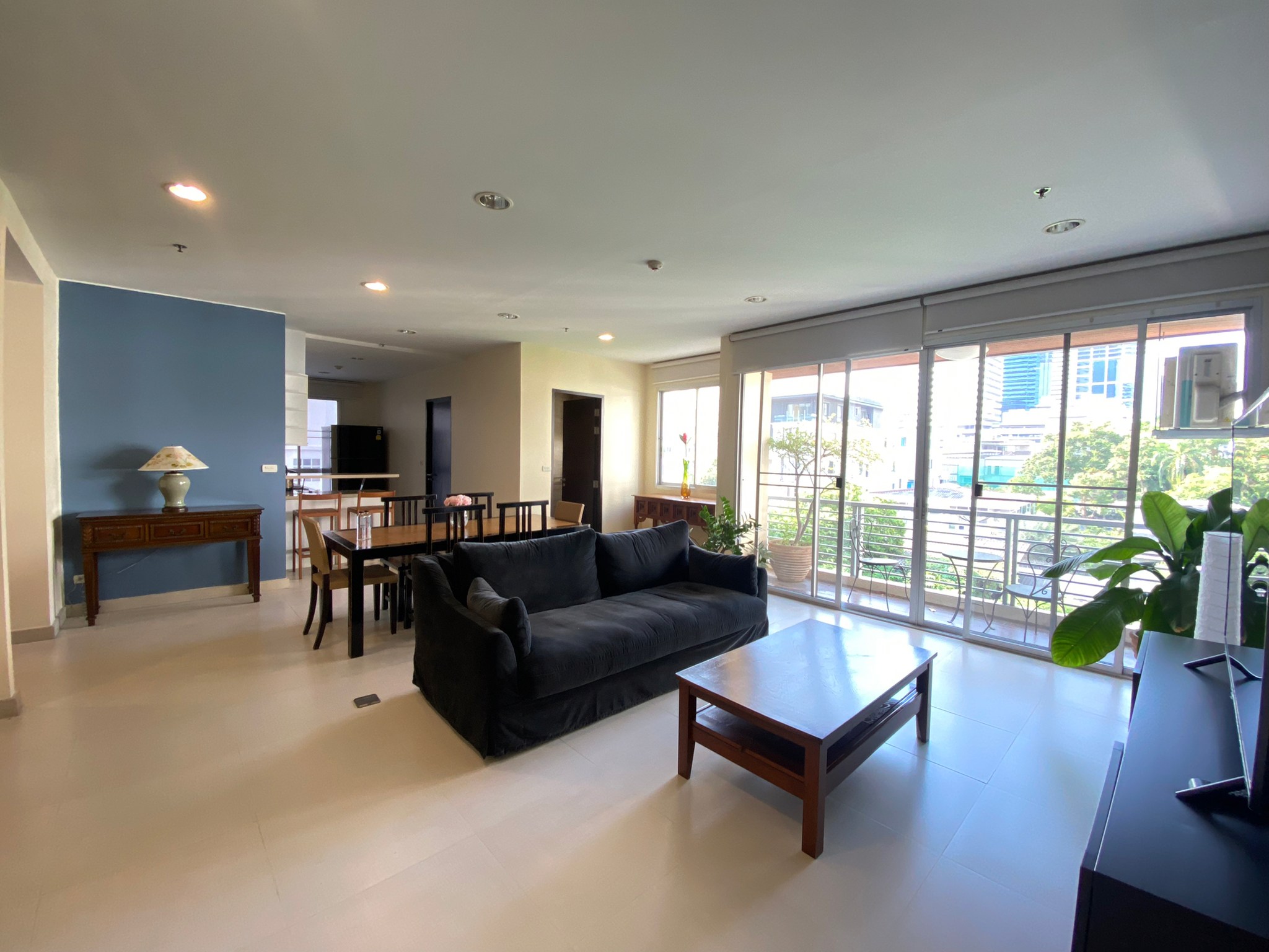 Pet friendly 2 Bedroom Condo for rent in Asoke