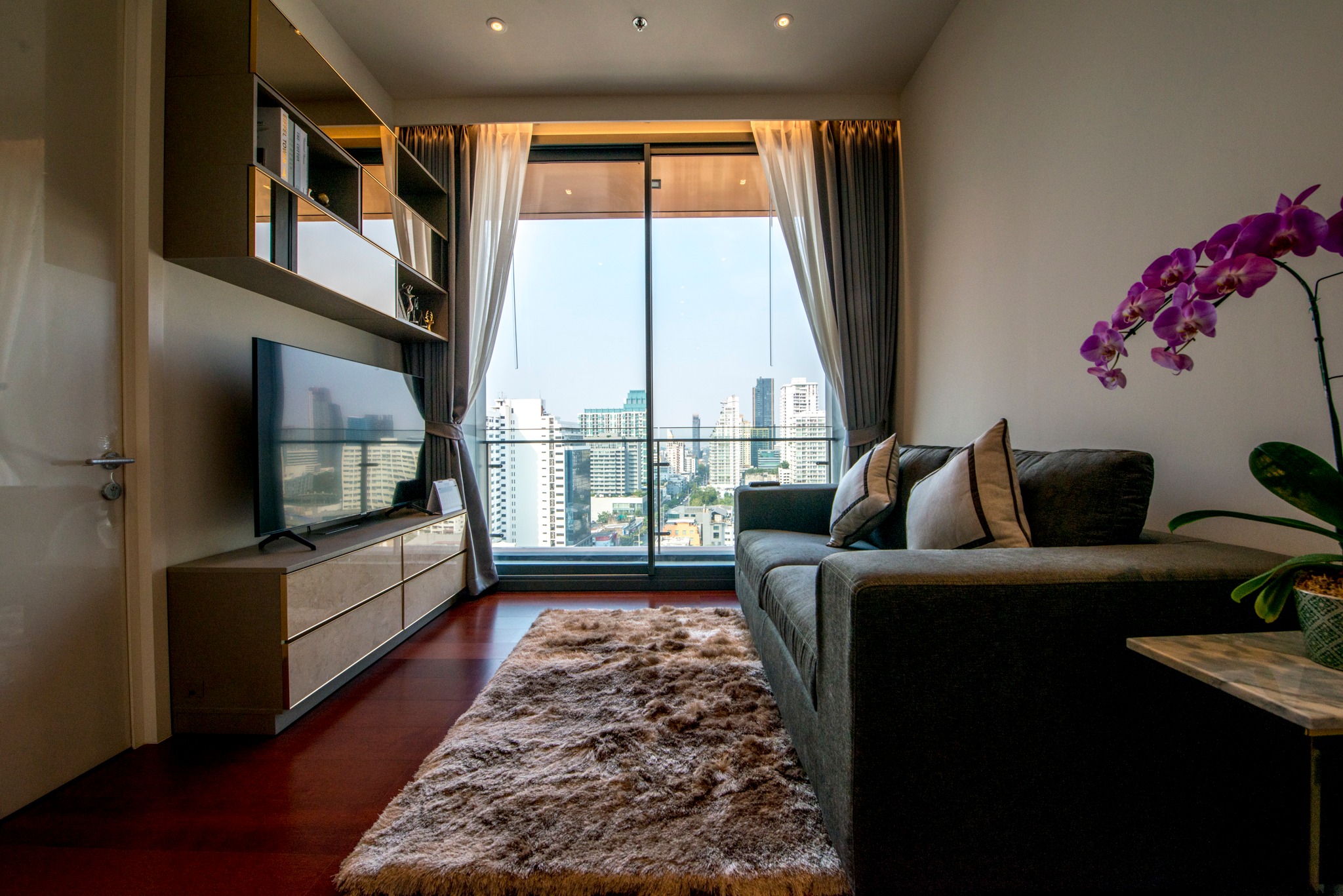 Luxury Condo 1 Bedroom Rent / Sale Thonglor