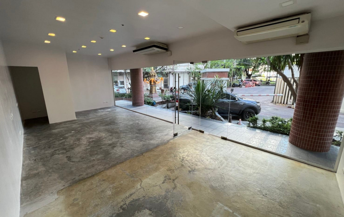 Office/Shop for Rent at  Condo Sukhumvit 18 Asoke