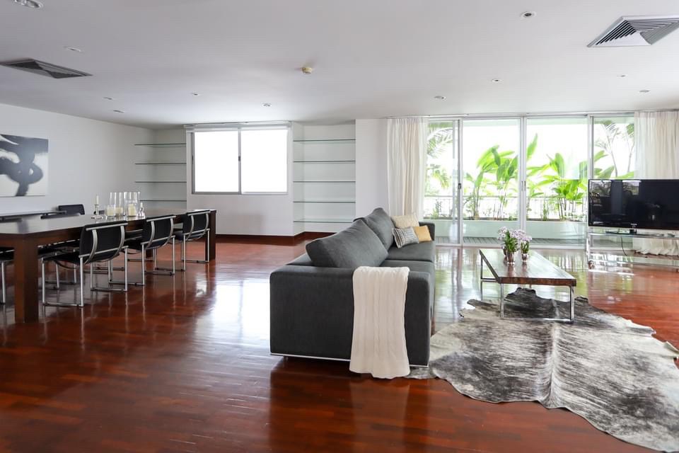 Pet Friendly  3 Bedroom Apartmet Rent Sathorn walking distance to BTS St. Louis