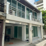 Newly Renovated Townhouse Party Furnished 3 Bedroom for Rent Ekkamai