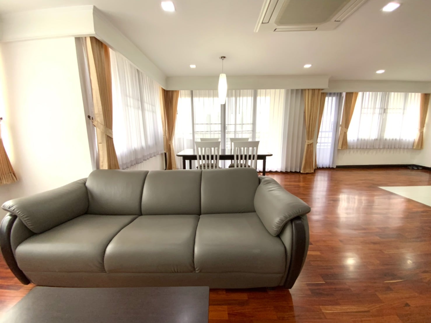 Fully Furnished 2 Bedroom Condo Rent Phromphong Near BTS