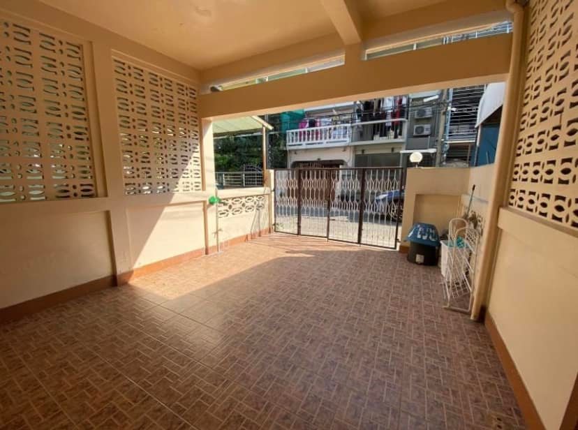 290510961_2619859628148680_5663397168566822995_n Pet Friendly Townhouse 4 Storey 3 Bedroom Rent Ekkamai