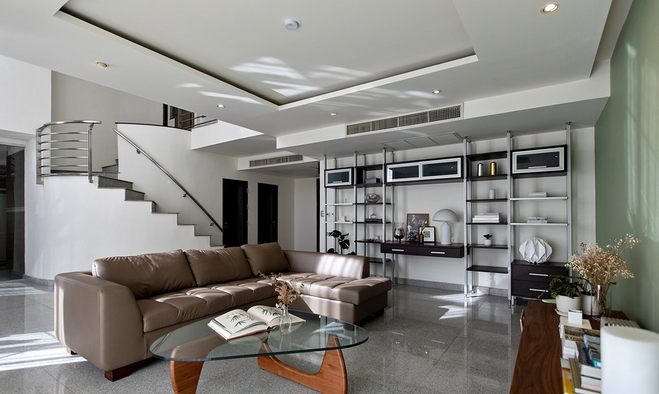 Newly Renovated 2 Bedroom Duplex Apartment Rent Phrakhanong