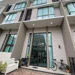 Newly Townhouse 3.5 storey 3 Bedroom for Rent Pattanakarn