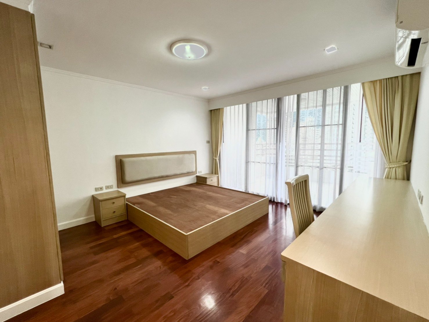 Nice View Big Balcony 2 Bedroom Condo For Sale / Rent Phromphong