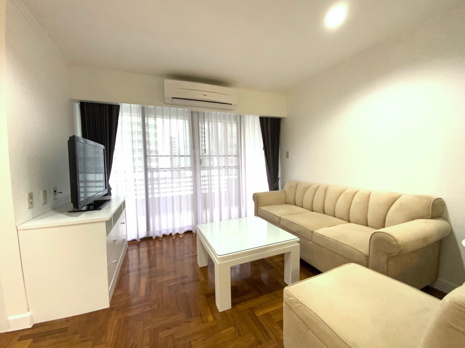 Pet Friendly 2 Bedroom Condo For Sale / Rent Phromphong