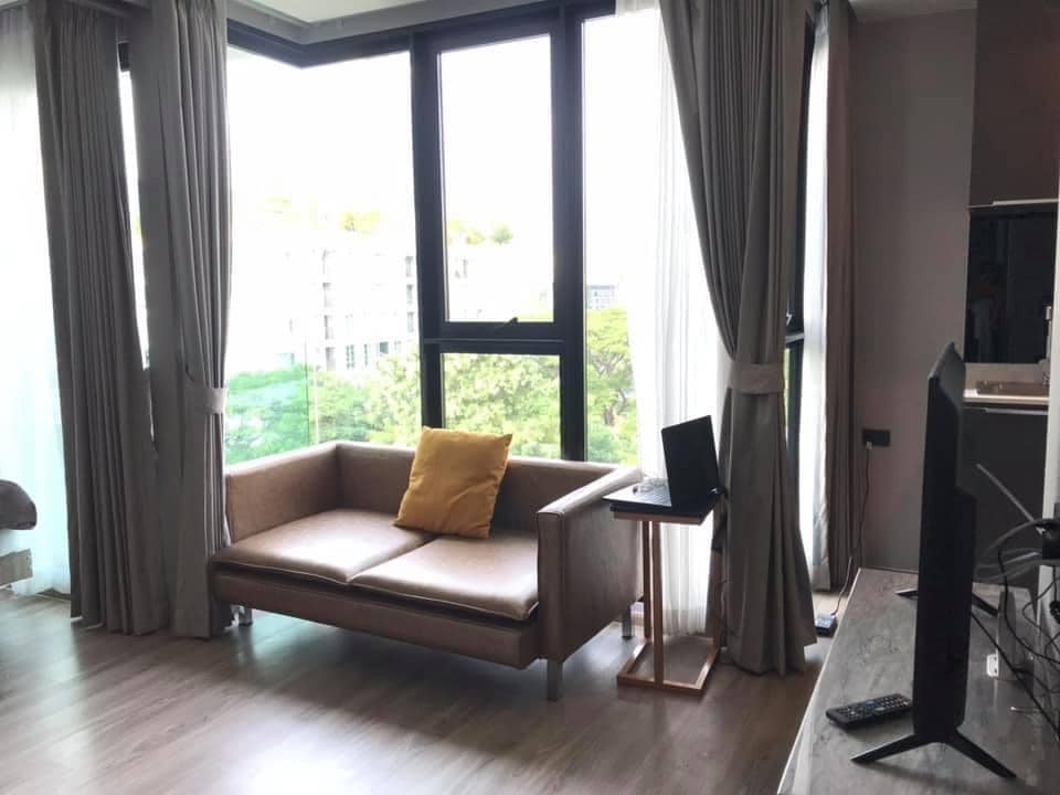 Private and Quietly Nice View 1 Bedroom Condo For Sale Sukhumvit 39