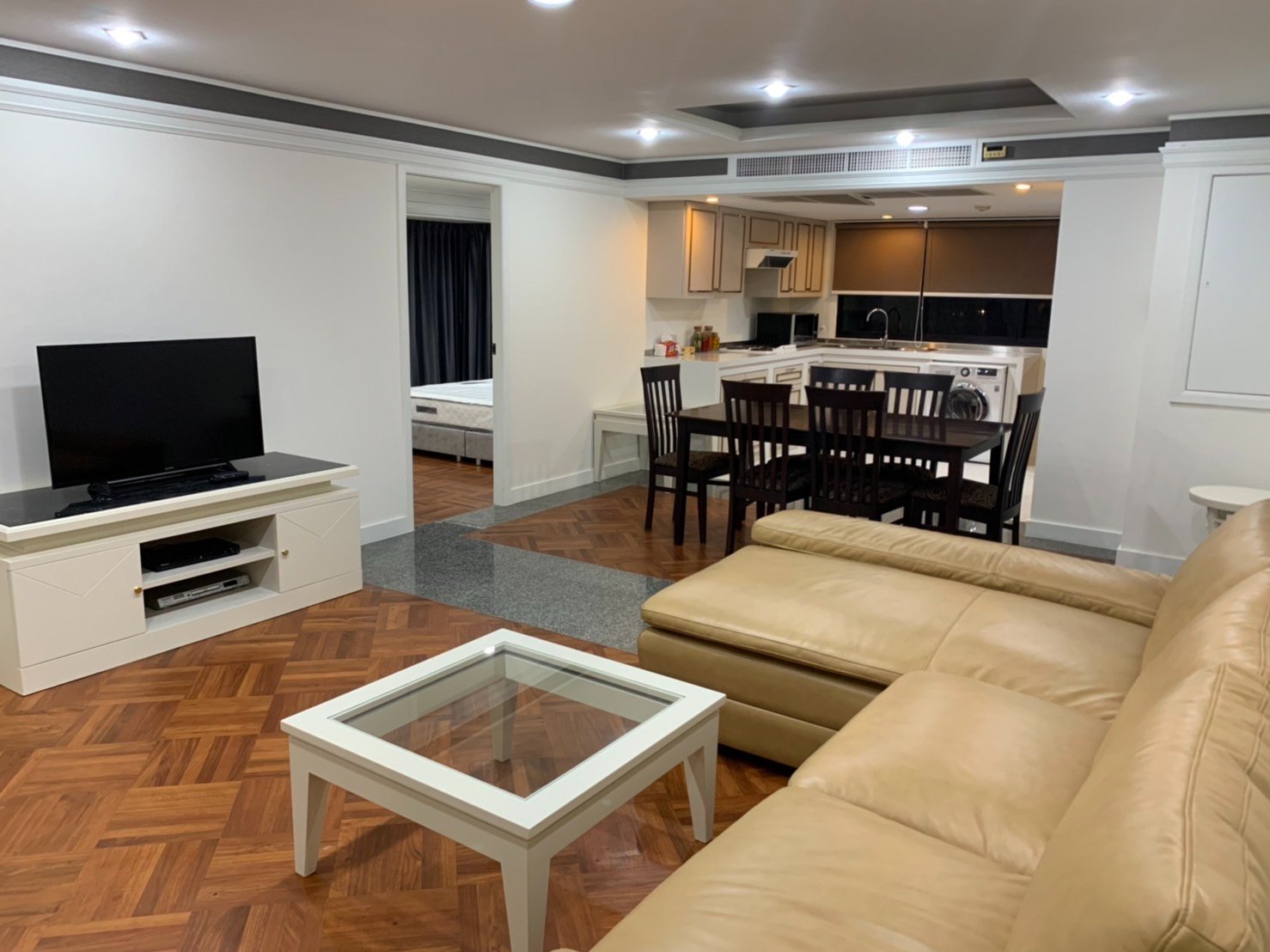 Pet friendly Newly Renovated 2 Bedroom Condo Thonglor