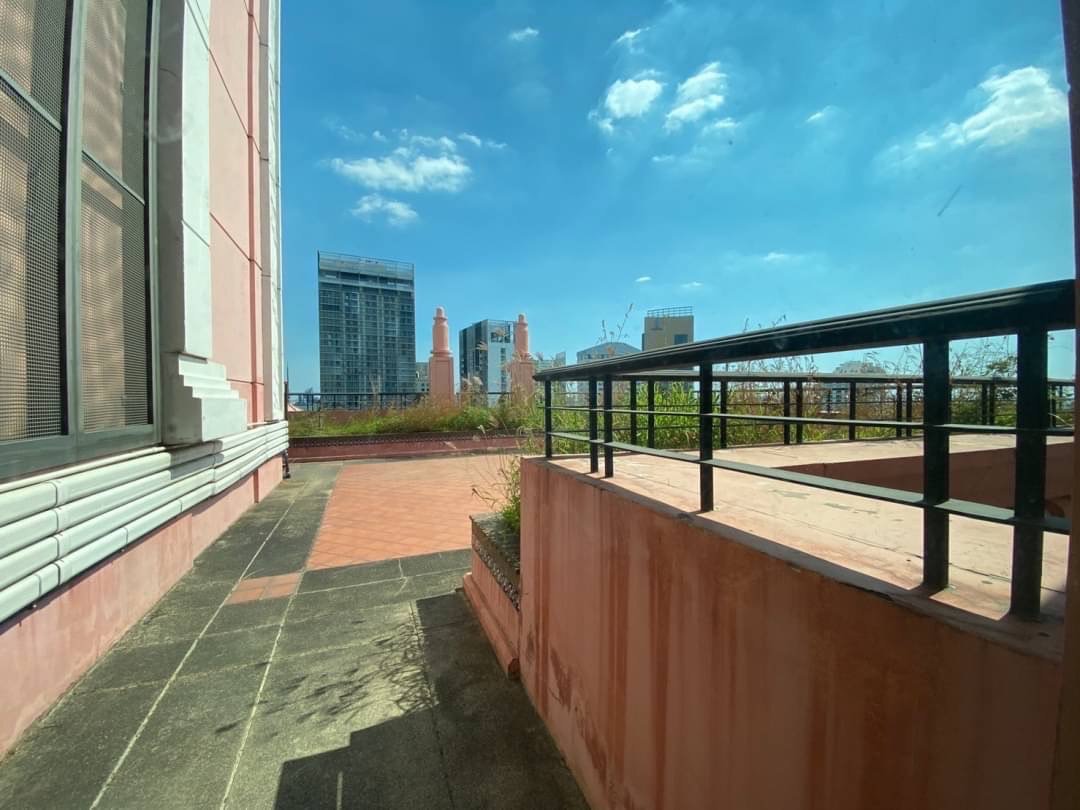 Pet Friendly Penthouse 4 Bedroom for Rent / Sale Sukhumvit