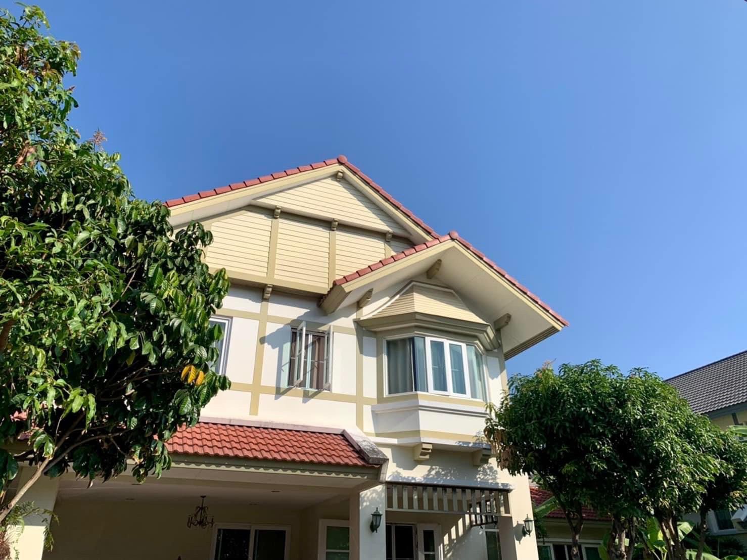 House with Large Garden Area 4 Bedroom For Rent/Sale Watcharaphol