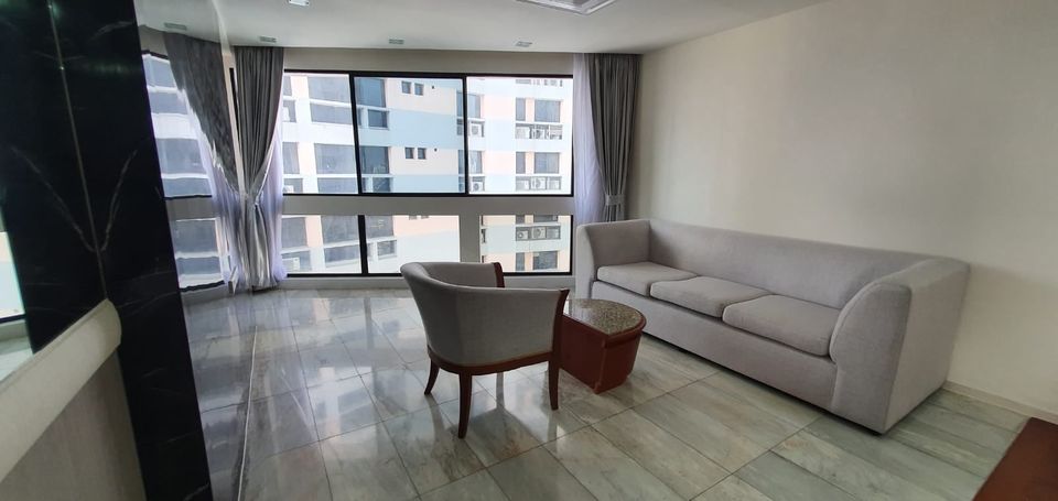 Modern Style 3 Bedroom Condo Rent Sukhumvit 24 CLose BTS Phromphong