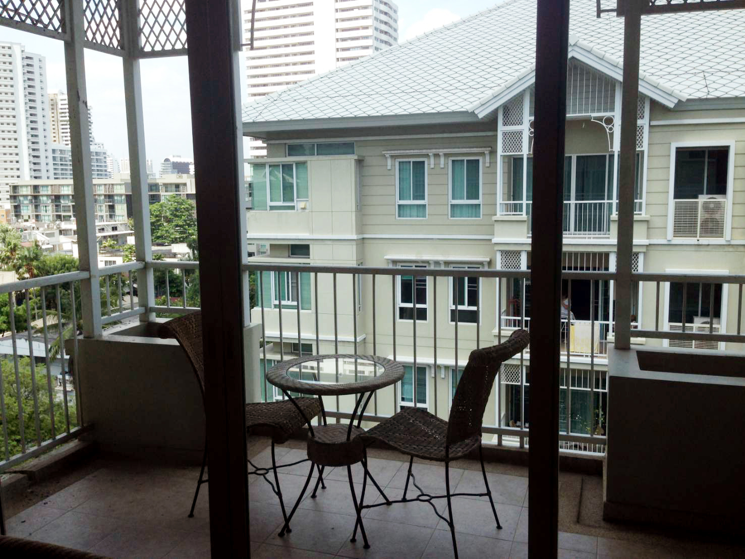 Modern Style 2 Bedroom Condo For Sale / Rent Thonglor