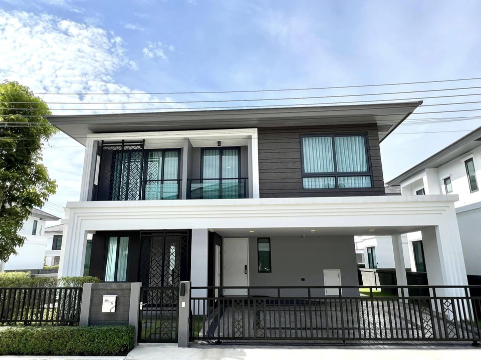 English Luxury Style Single House 5 Bedroom for Rent Bangna