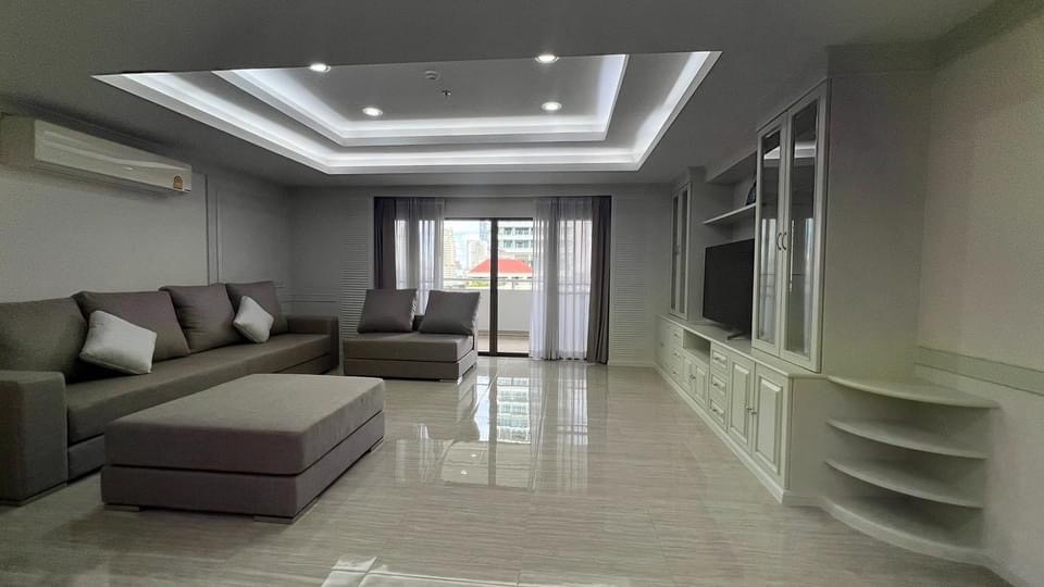 Newly Renovated Full Furnisture 2 Bedroom Condo For Rent Phromphong