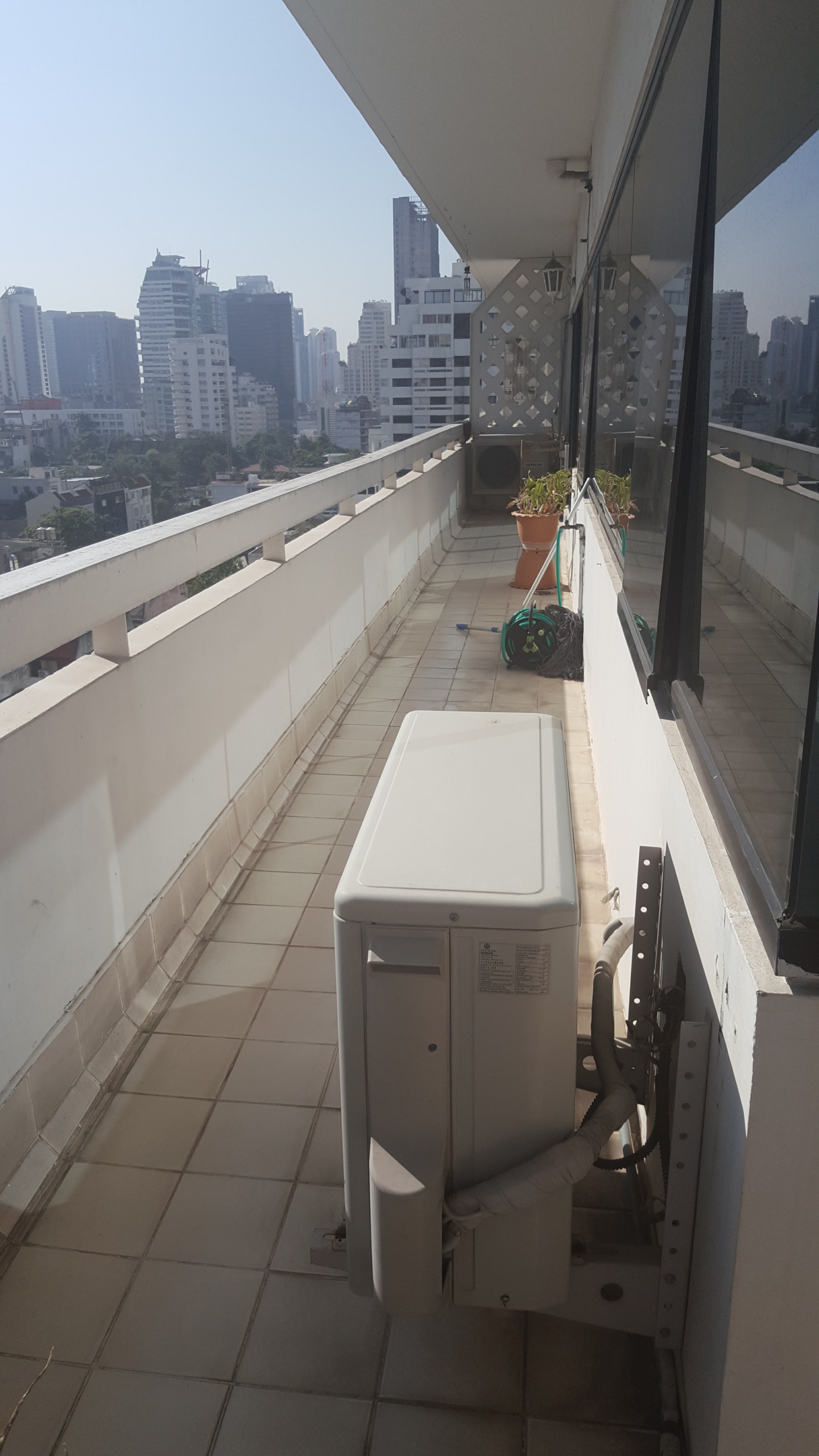 08 Long Balcony