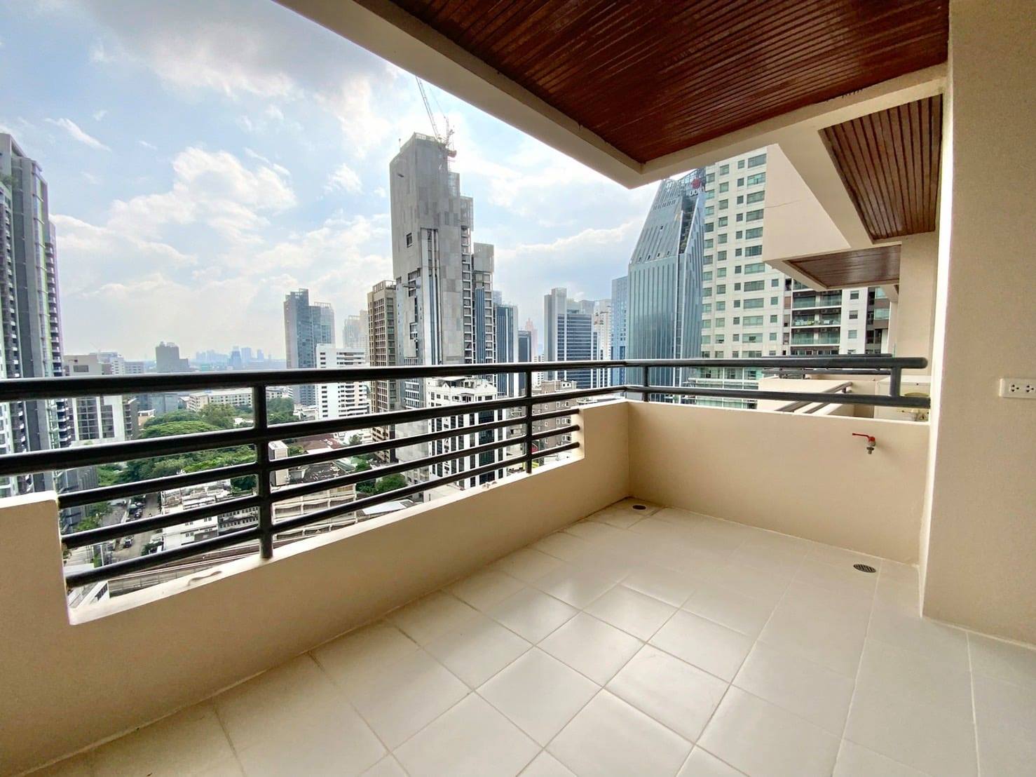Modern Style 3 Bedroom Condo For Rent Phromphong