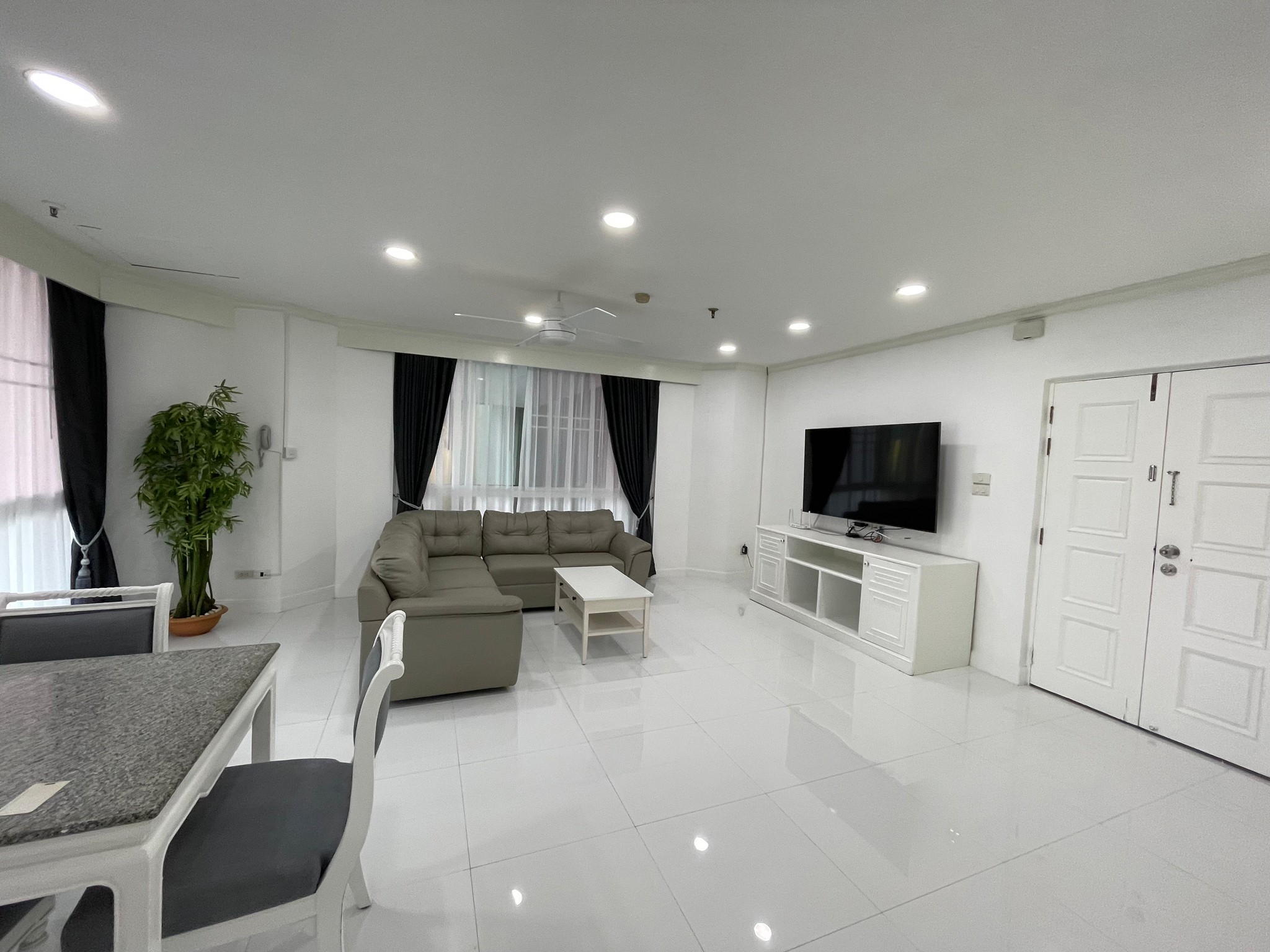Beautiful 2 Bedroom Condo For Rent Thonglor