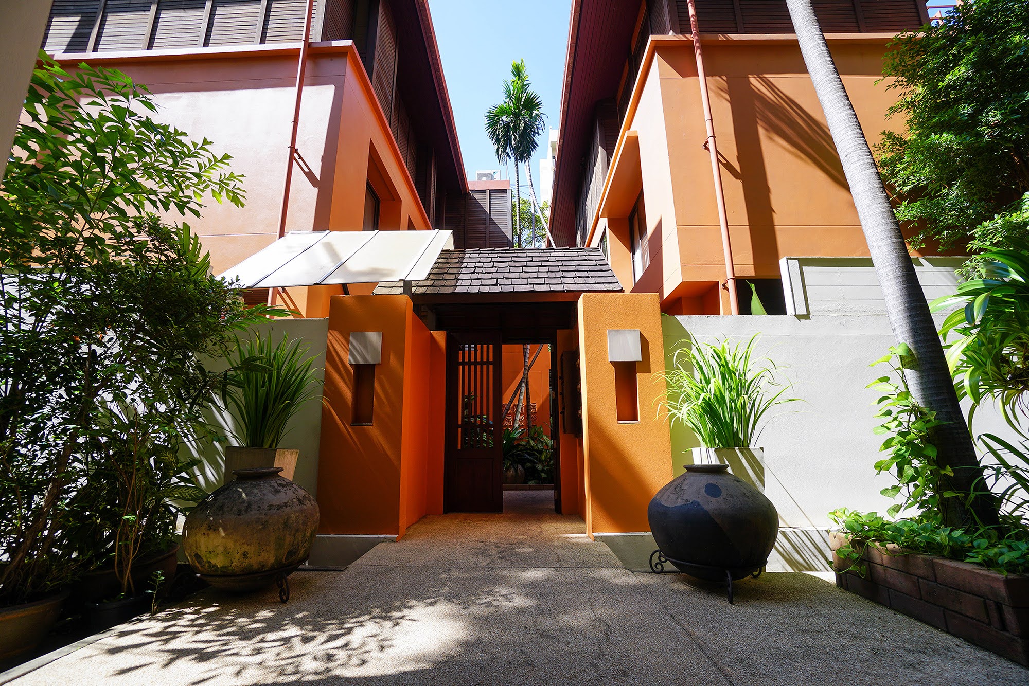 Townhome 3 Storey Exclusive boutique modern tropical resort style residence In Thonglor