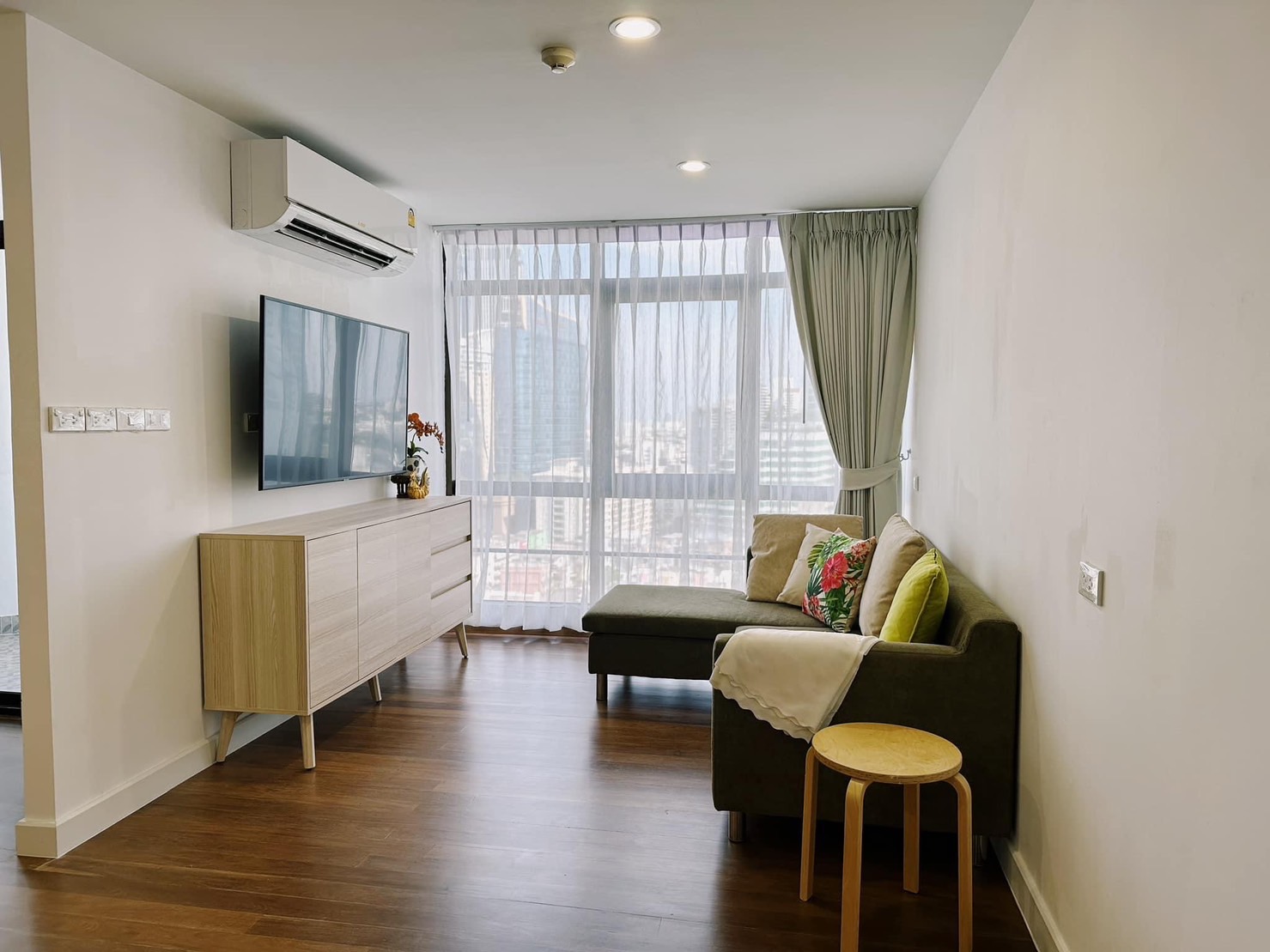 Newly Renovated 2 Bedroom Condo For Rent Thonglor