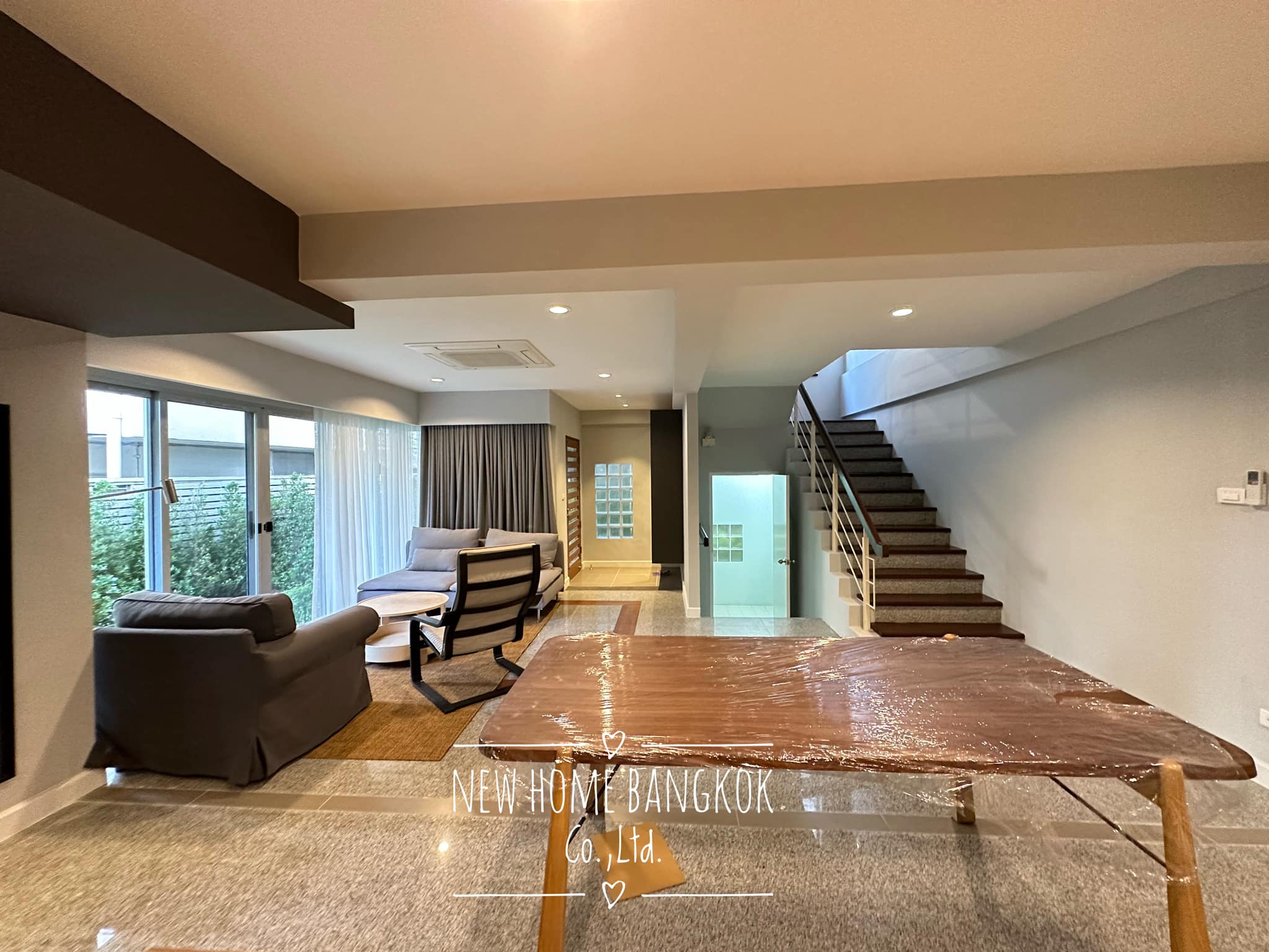 Newly Renovated Townhouse 3 Storey in Compound Pet Friendly for Rent Phromphong