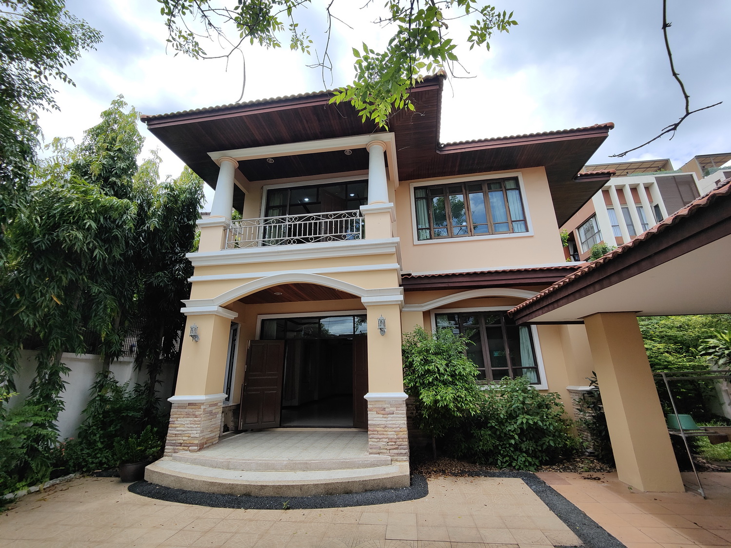 Pet Friendly House 4 Bedroom for Rent Ekkamai