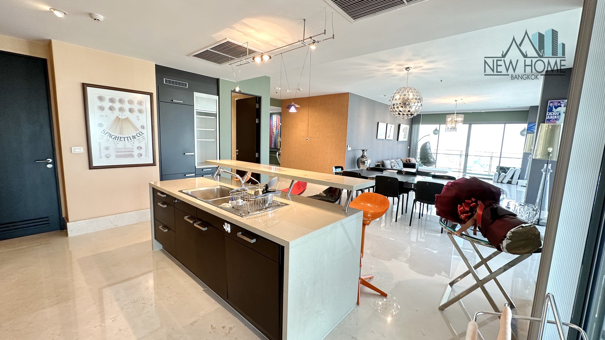 City View Cozy Style 4 Bedroom Condo for Rent Phromphong