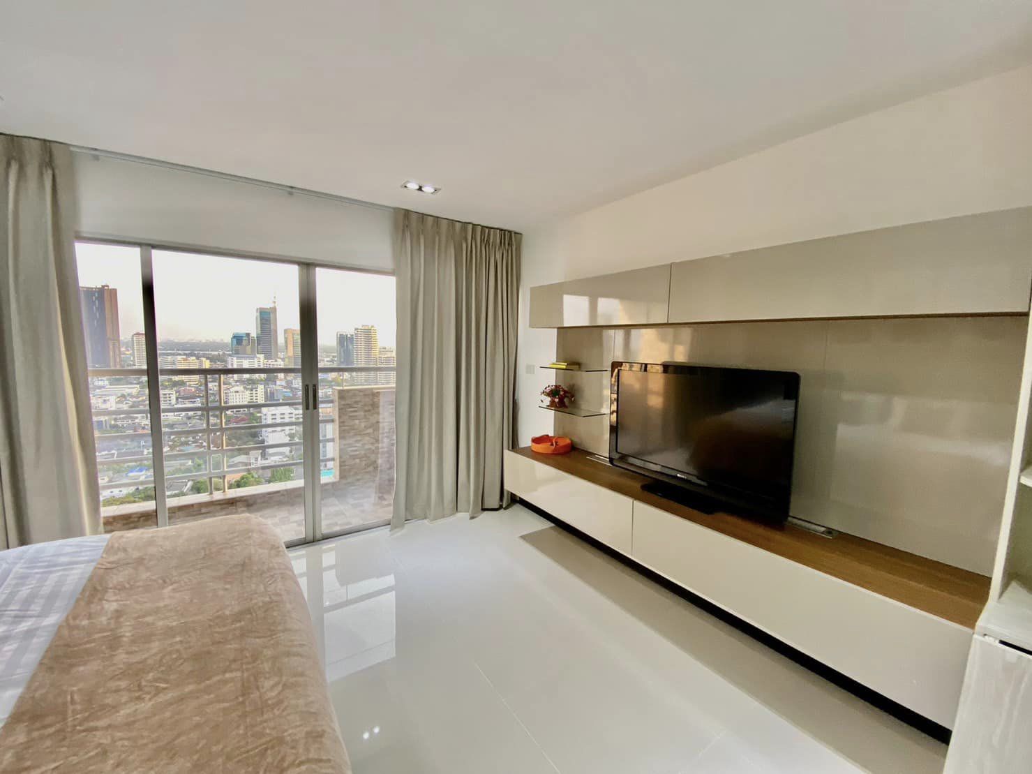 Luxury living in the heart of Bangkok stunning 2 Bedroom for Rent Phromphong