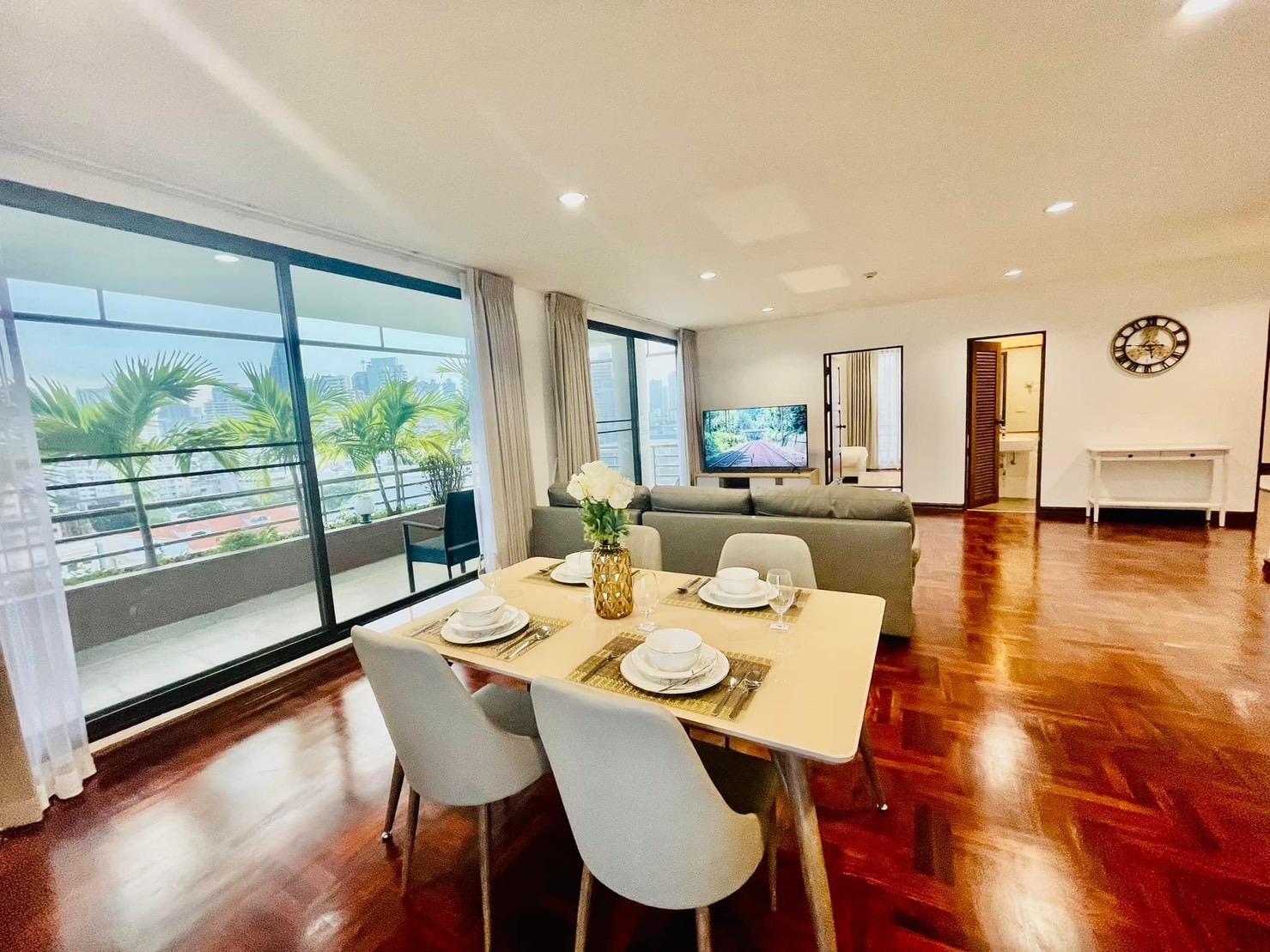 Cat Friendly Spacious 2 Bedroom Condo For Rent Thonglor